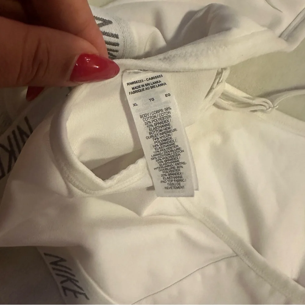 Nike Logo Strap Sports Bra – White – XL